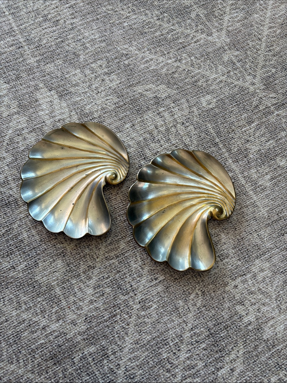 Vintage solid brass seashell plate 2 toned